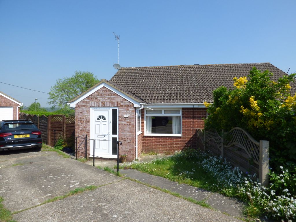 1 bed semidetached bungalow to rent in Sheffield Close,