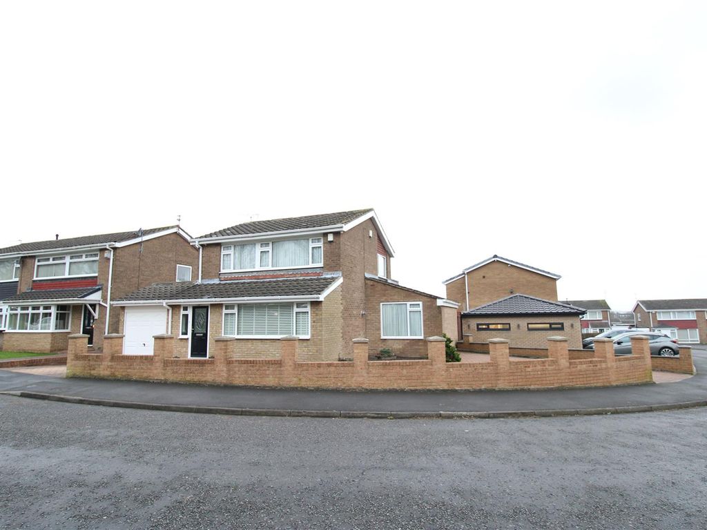 4 bed detached house for sale in Gleneagle Close, Chapel Park