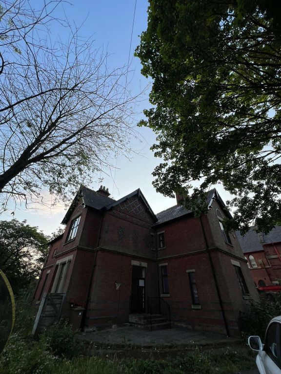 5 bed detached house to rent in Dean Street, AshtonUnderLyne OL6 Zoopla