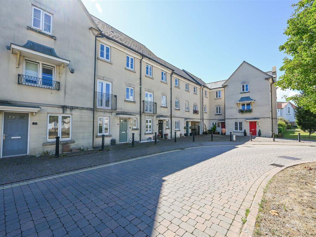 4 bed terraced house for sale in Elbridge Avenue, North Bersted, Bognor