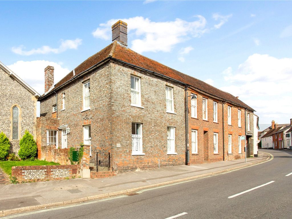 4 bed end terrace house for sale in Street, Kingsclere, Newbury