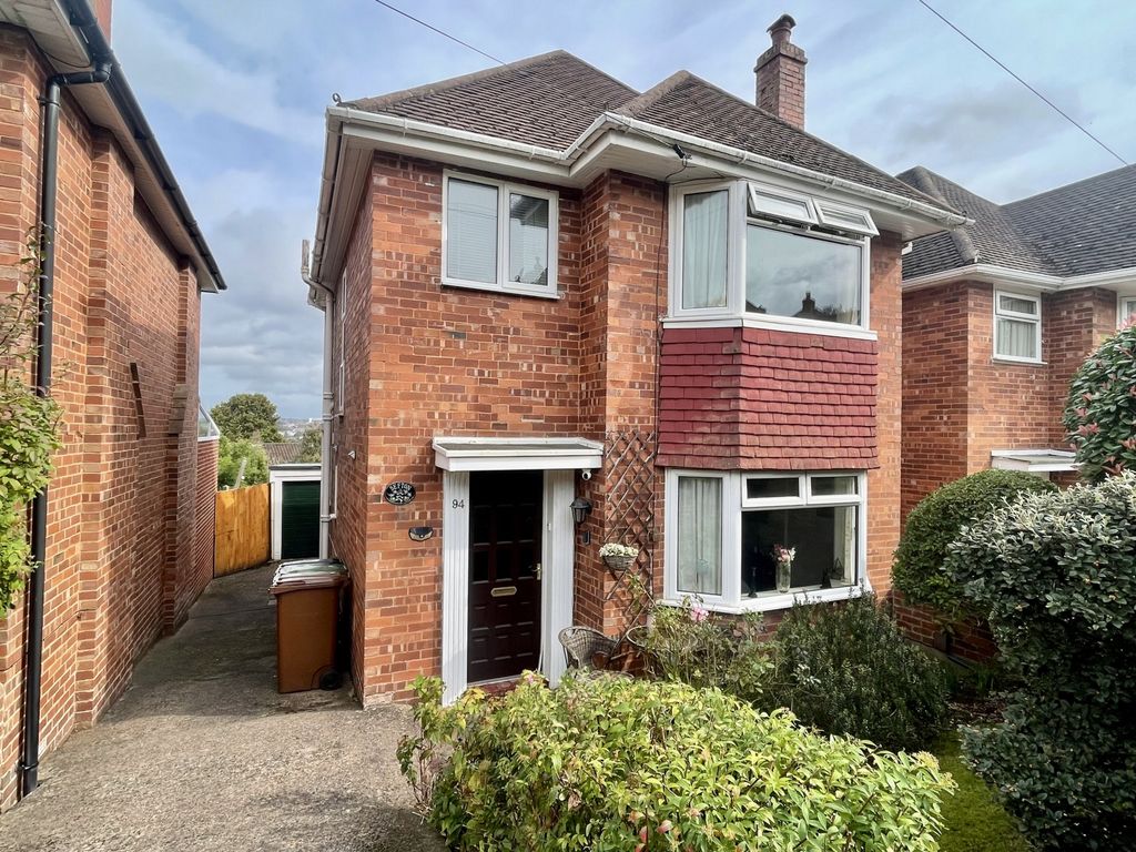 3 bed detached house for sale in Cowick Hill, St.Thomas EX2, £369,950