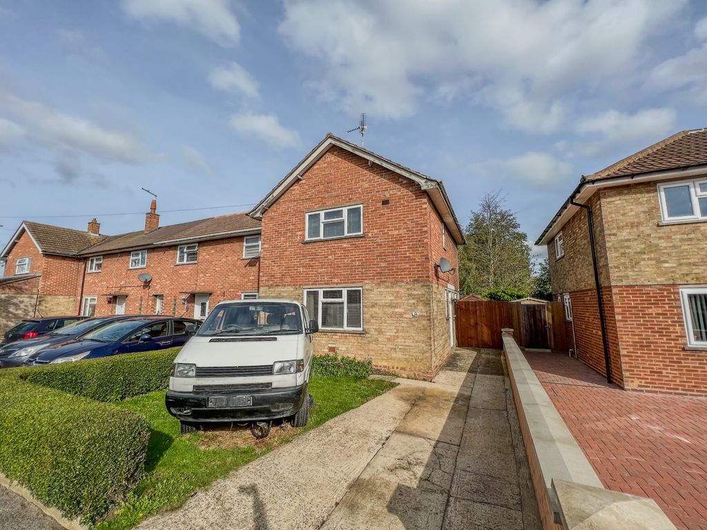 2 bed end terrace house for sale in Thistle Drive, Stanground