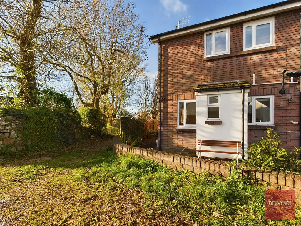 1 bed end terrace house to rent in St Teilo's Court,