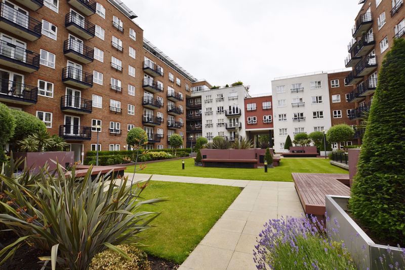 1 bed flat to rent in Royal Quarter, Seven Kings Way, Kingston Upon