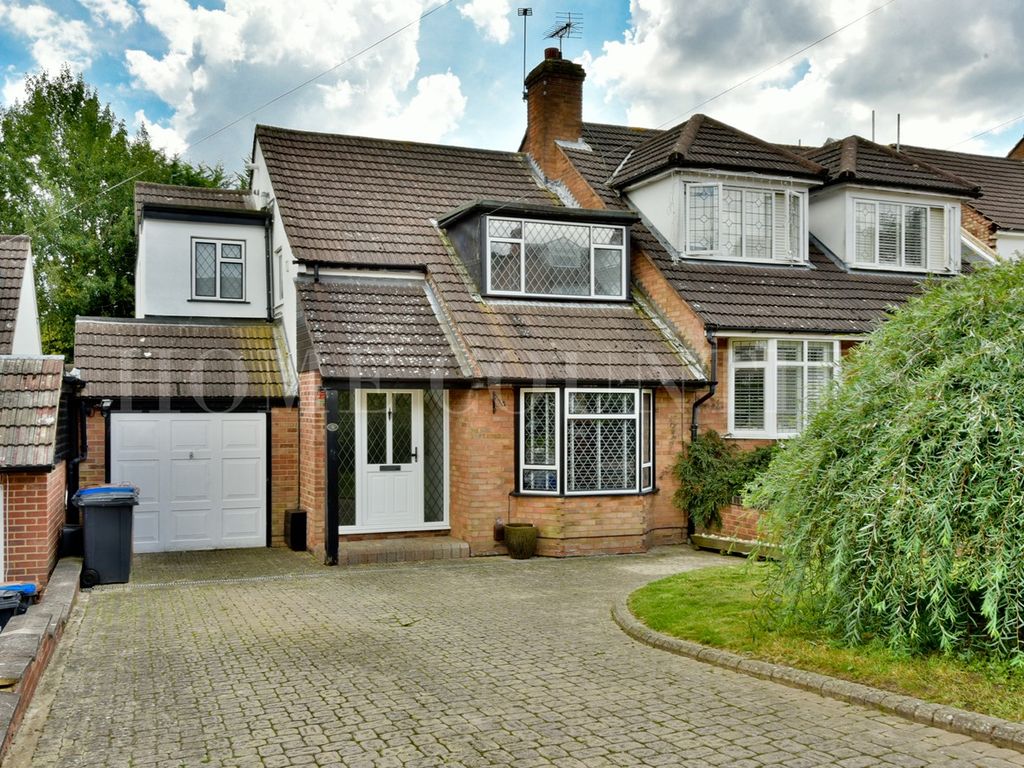 4 bed semidetached house for sale in Cranfield Crescent, Cuffley