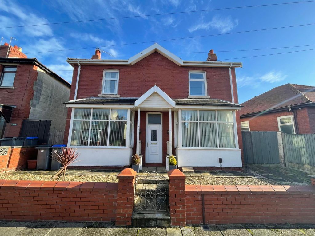 3 bed detached house for sale in Edenvale Avenue, Bispham FY2, £165,000