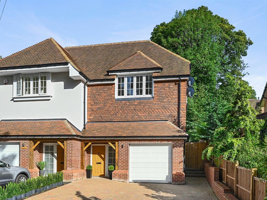 3 bed property for sale in Homefield Road, Chorleywood WD3, £995,000