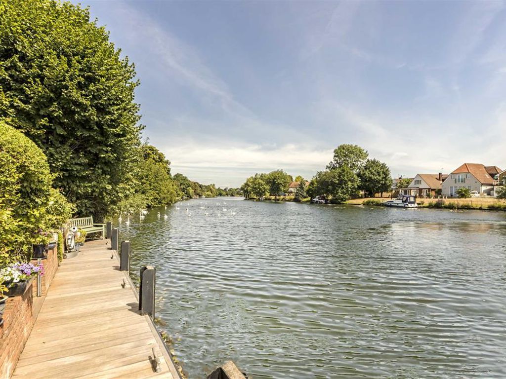 5 bed property for sale in Chertsey Lane, Staines TW18, £1,635,000 Zoopla