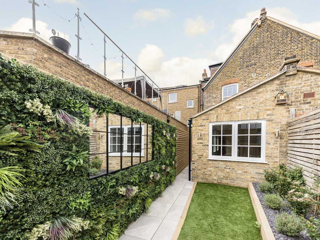 2 bed flat for sale in Whitton Road, Twickenham TW1, £600,000 Zoopla