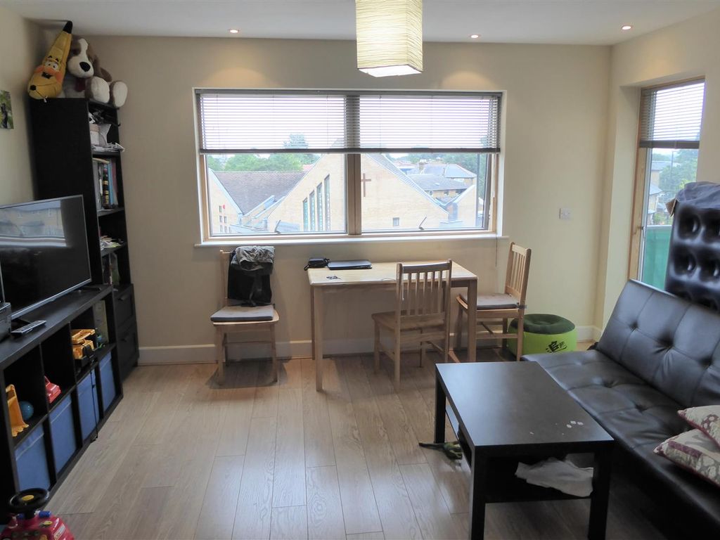 Bell Parade, Bell Road, Hounslow TW3  