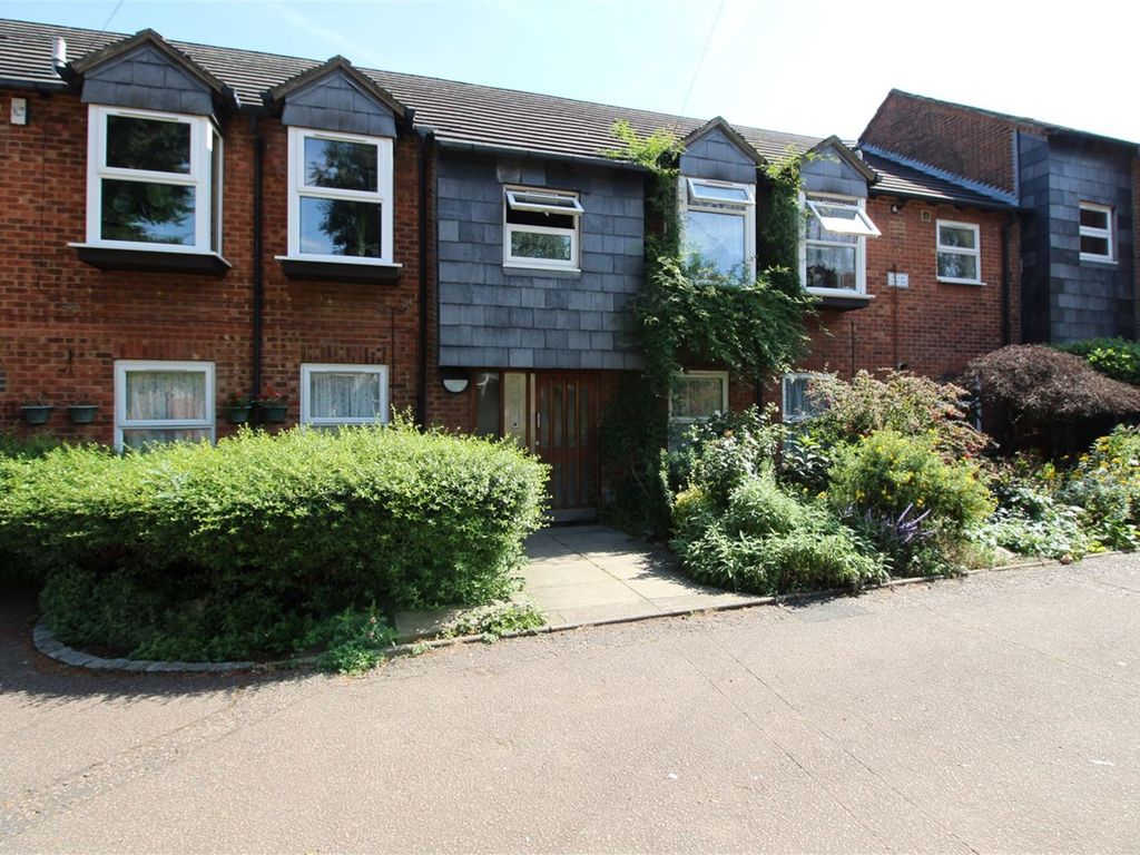 2 bed flat to rent in Garden Row, Hitchin SG5, £1,000 pcm Zoopla