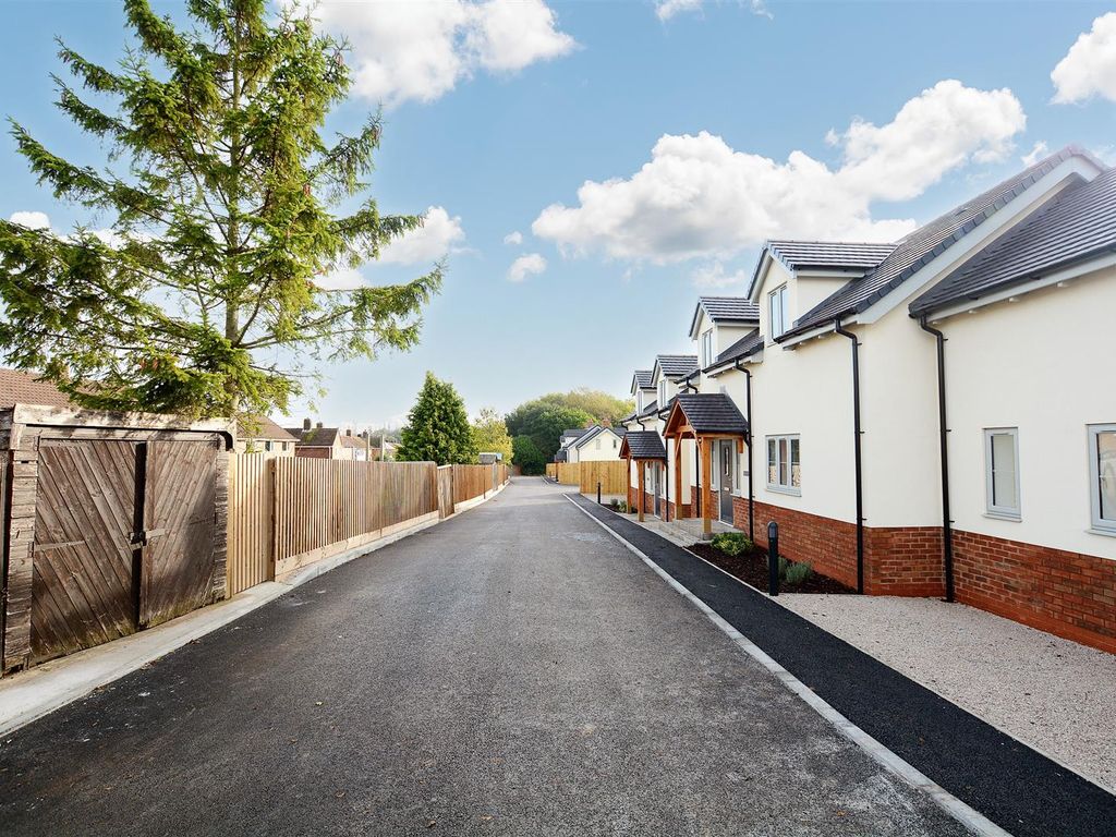 3 bed detached house for sale in Maypole Close, Ilkeston DE7, £300,000