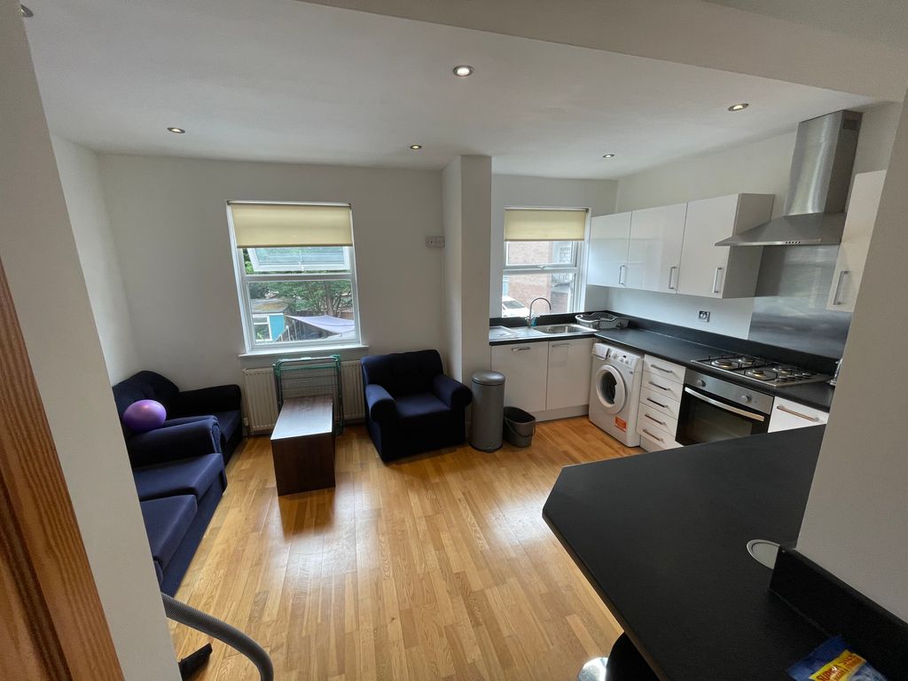 3 bed flat to rent in High Road, Whetstone N20 Zoopla