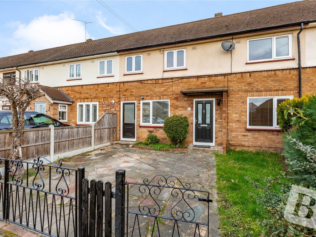 3 bed terraced house for sale in Lancaster Close, Pilgrims Hatch