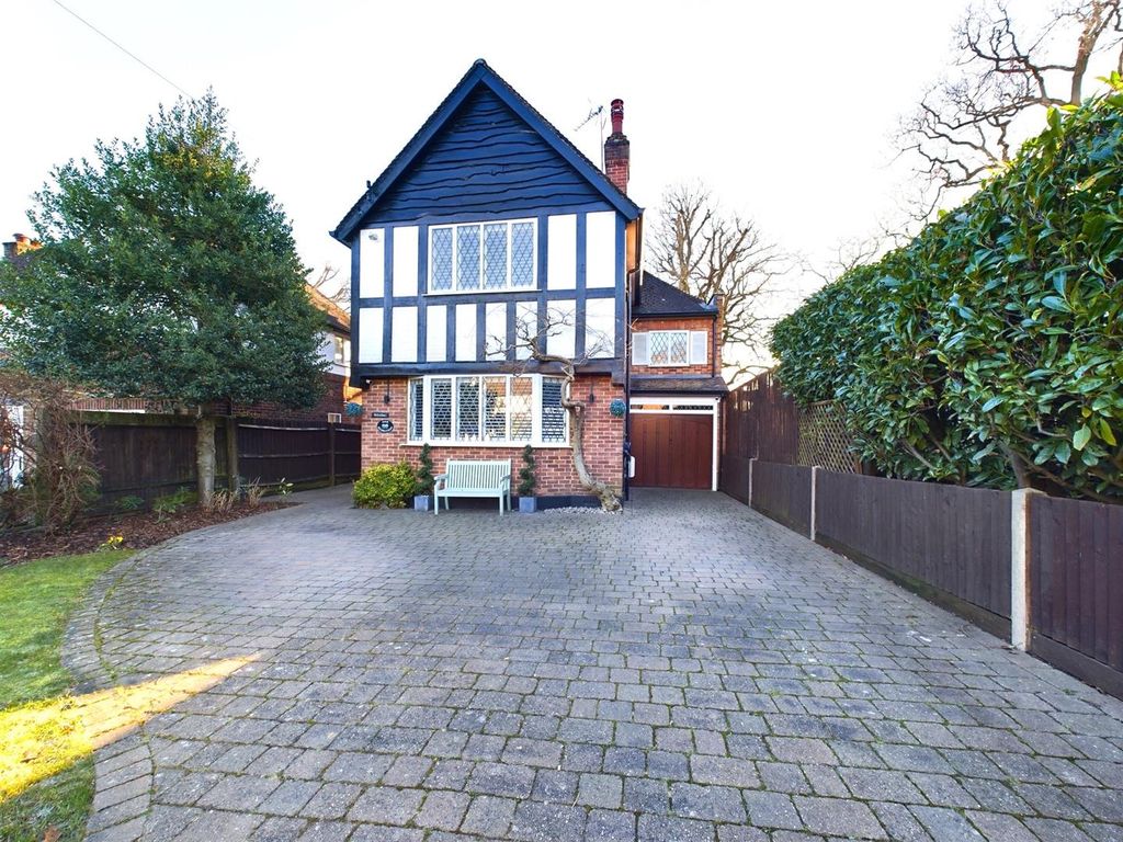 4 bed detached house for sale in Broadwood Avenue, Ruislip HA4, £