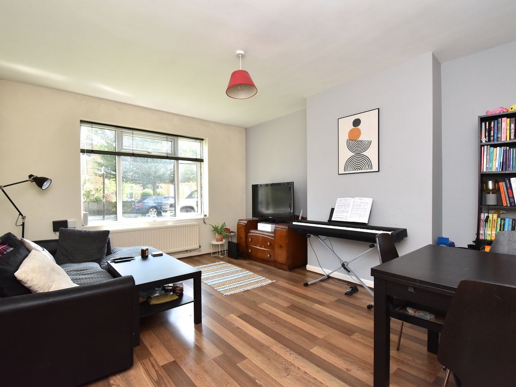 3 bed flat to rent in Vincennes Estate, Hamilton Road, London SE27, £