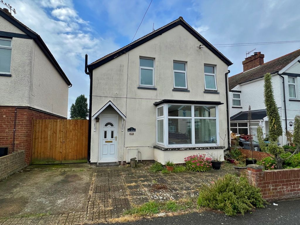 4 bed detached house for sale in St. Edmunds Road, Felixstowe IP11, £