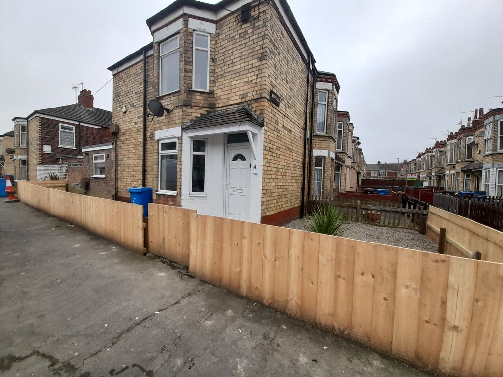 2 bed end terrace house to rent in Gloucester Street, Hull HU4, £600