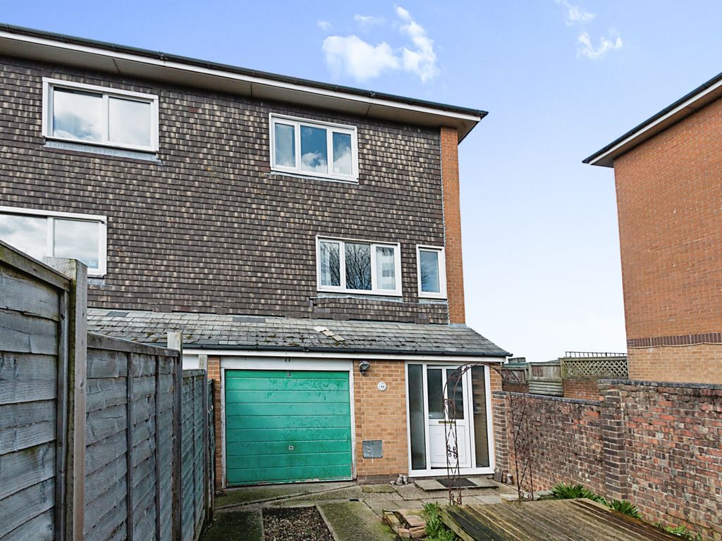 3 bed end terrace house for sale in Melrose Walk, Basingstoke