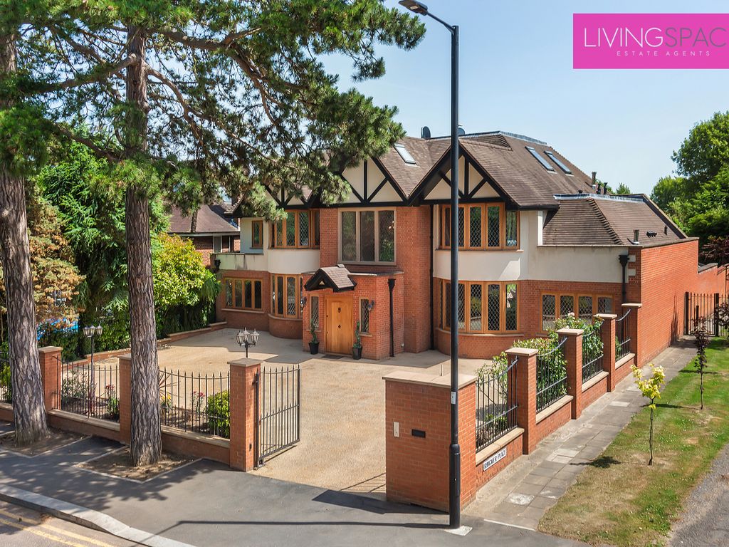 5 bed detached house for sale in St Cross, Bush Hill, Winchmore Hill