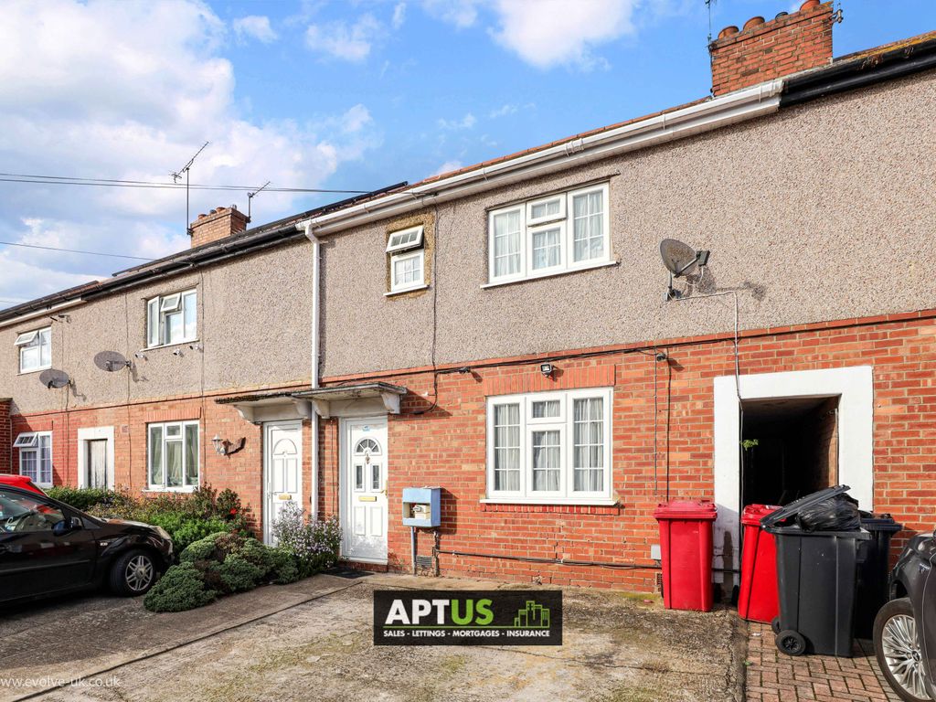 3 bed terraced house for sale in Bryant Avenue, Slough SL2, £425,000