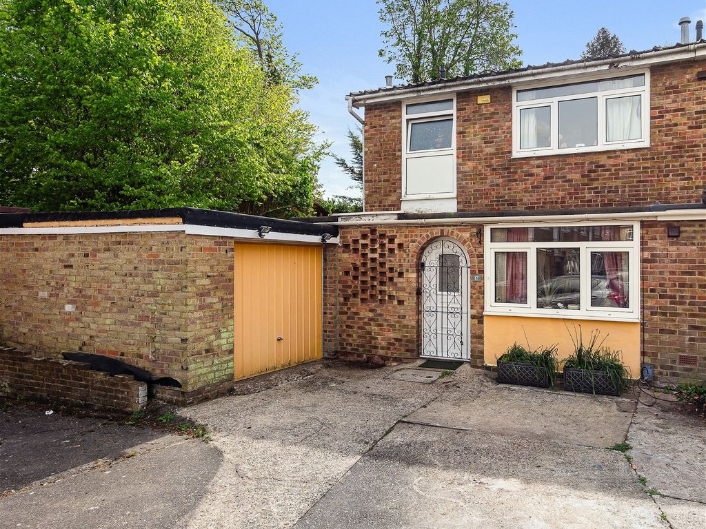 4 bed semidetached house for sale in Dalton Close, Orpington BR6, £