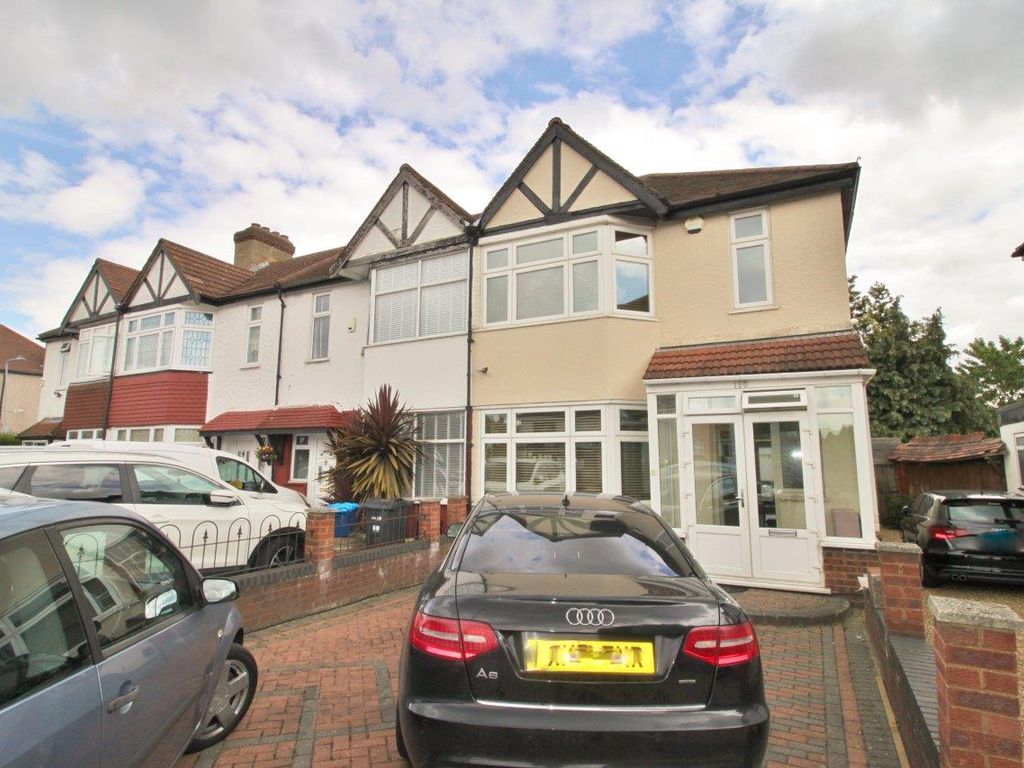 3 bed semidetached house for sale in Fencepiece Road, Ilford, Essex