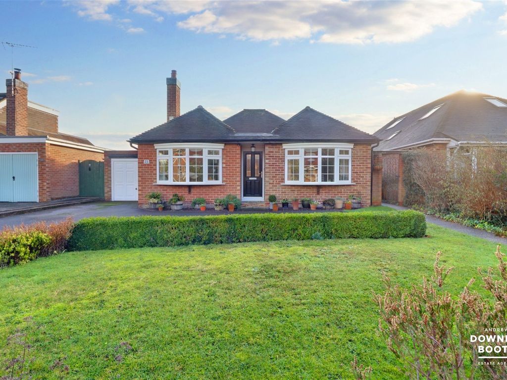 2 bed bungalow for sale in The Green, Barton Under Needwood, BurtonOn