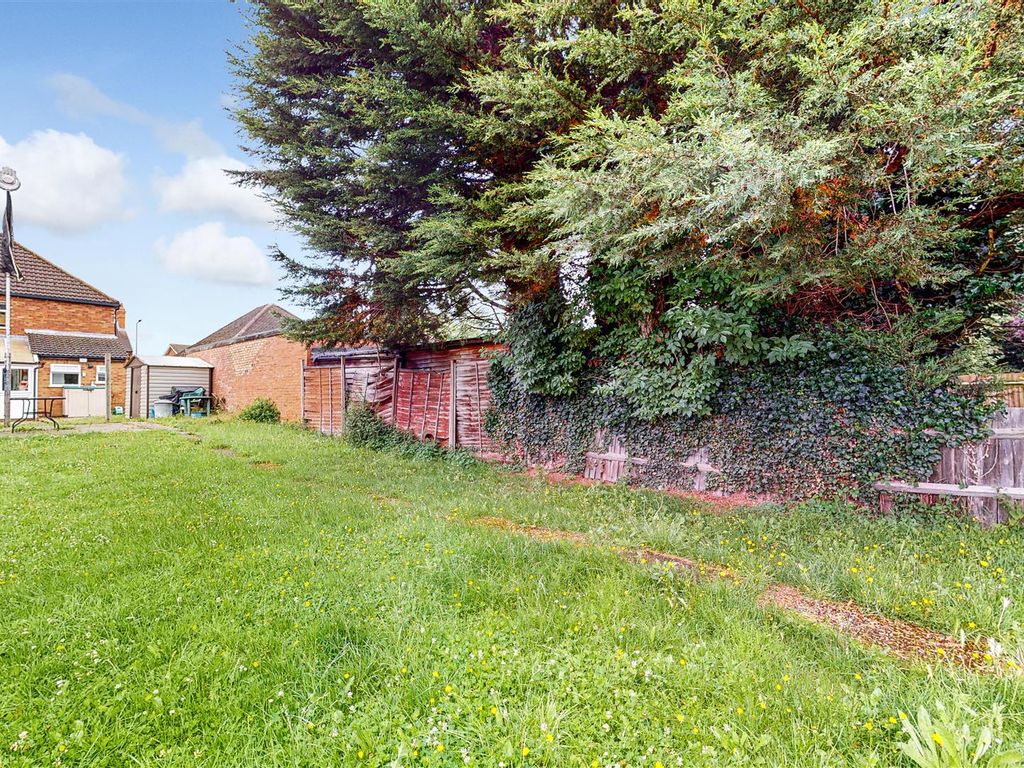 3 bed semidetached house for sale in Water Eaton Road, Bletchley