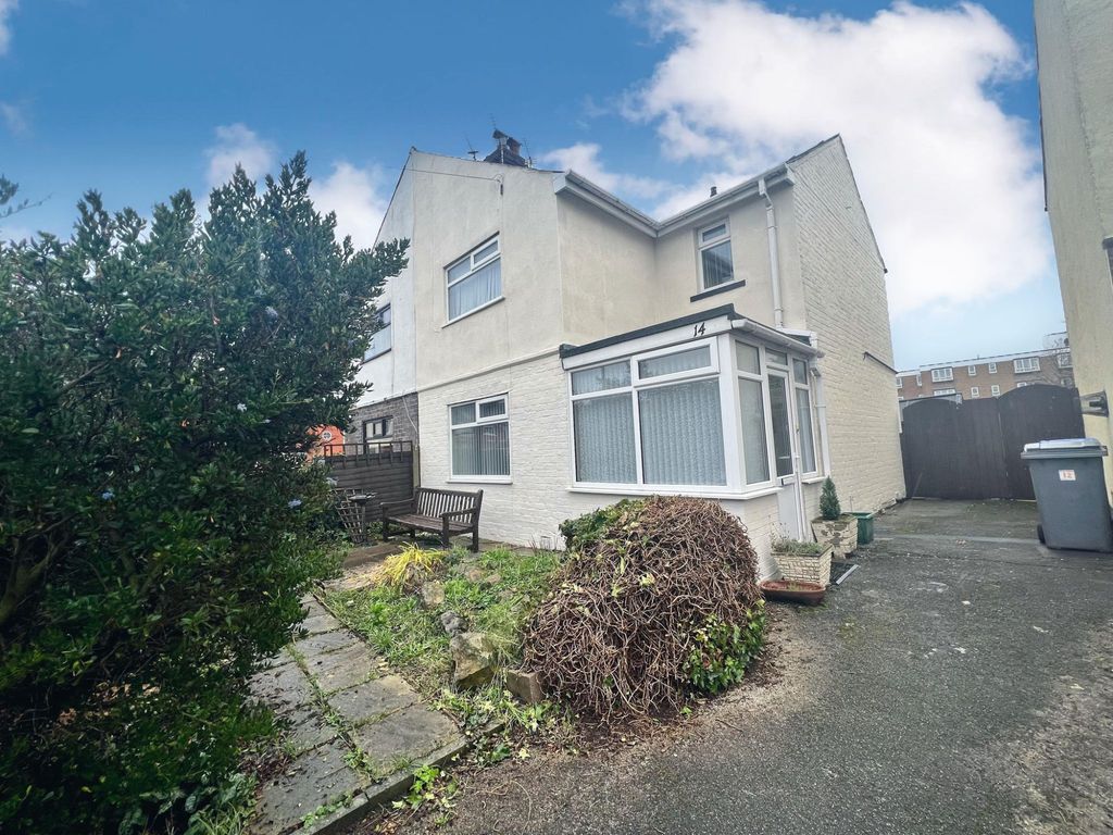 3 bed semidetached house for sale in Pelham Avenue, Layton FY3, £