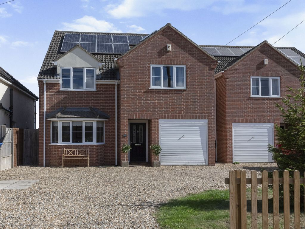 4 bed detached house for sale in Hepworth Road, Bury St. Edmunds IP31