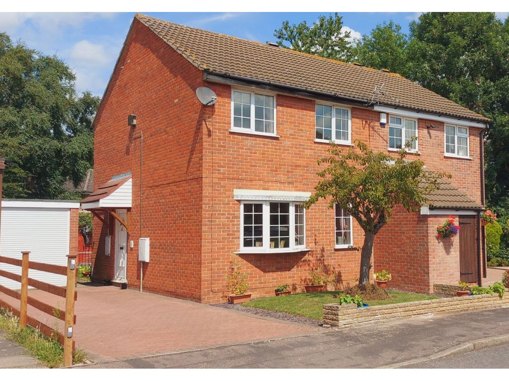 3 bed semidetached house for sale in Redmires Close, Loughborough LE11