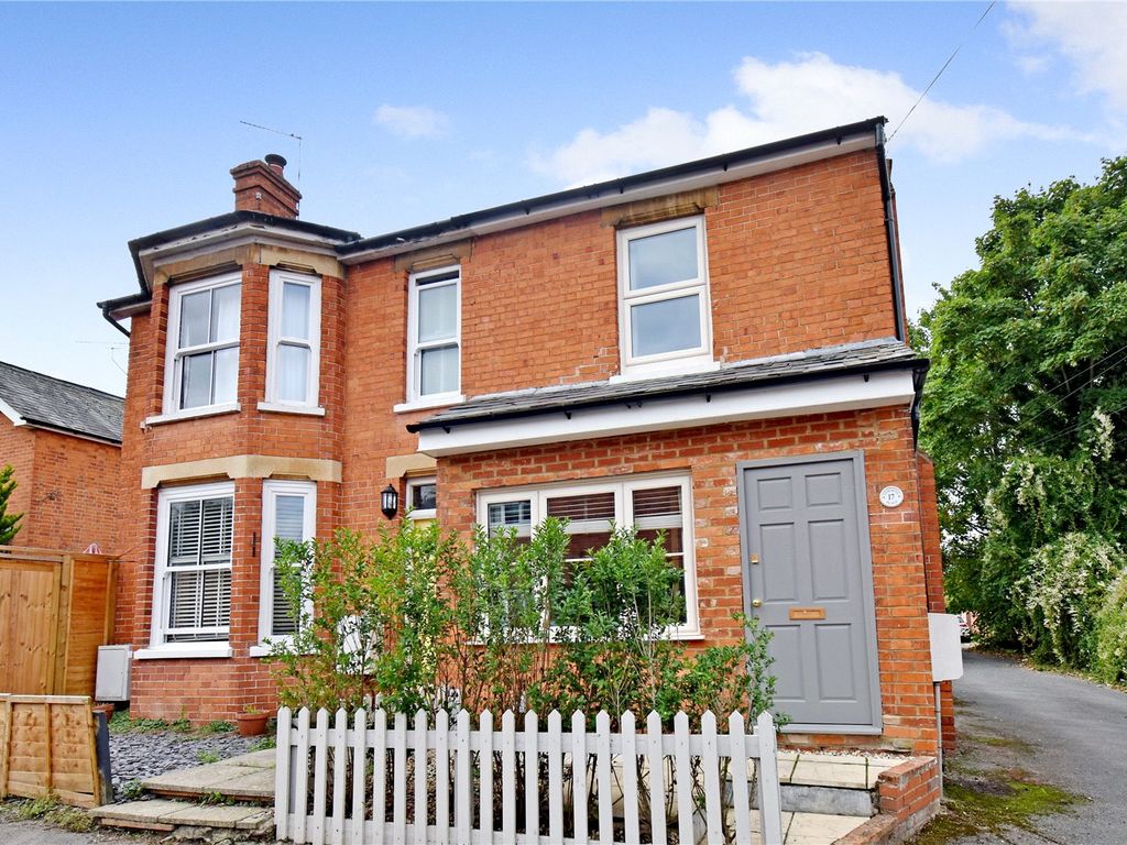 2 bed semidetached house for sale in Enborne Place, Newbury, Berkshire