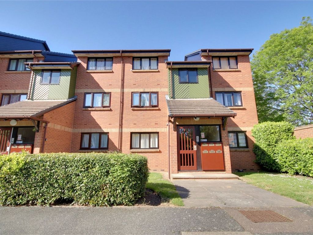 1 bed flat for sale in Maltby Drive, Enfield EN1, £200,000 Zoopla