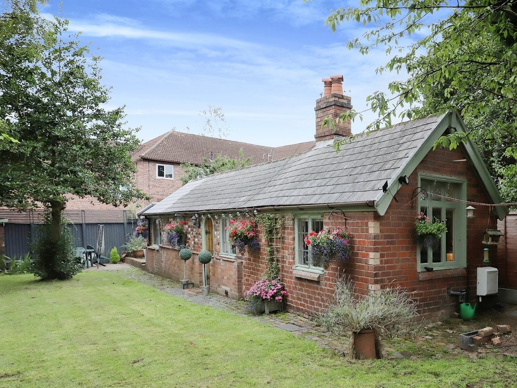 1 bed detached bungalow for sale in Spencer Street, Kidderminster DY11