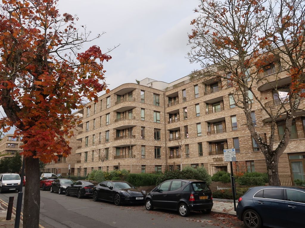 1 bed flat to rent in Merrion Avenue, Stanmore HA7, £1,450 pcm Zoopla