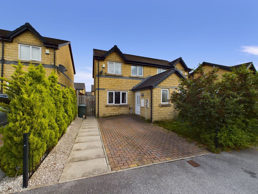 3 bed semidetached house for sale in Old Farm Crescent, Flockton Road