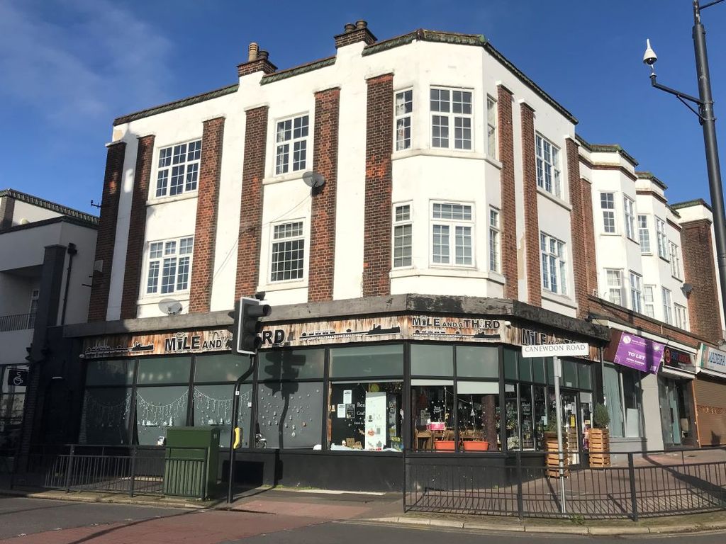 3 bed flat for sale in 67B Hamlet Court Road, WestcliffOnSea, Essex