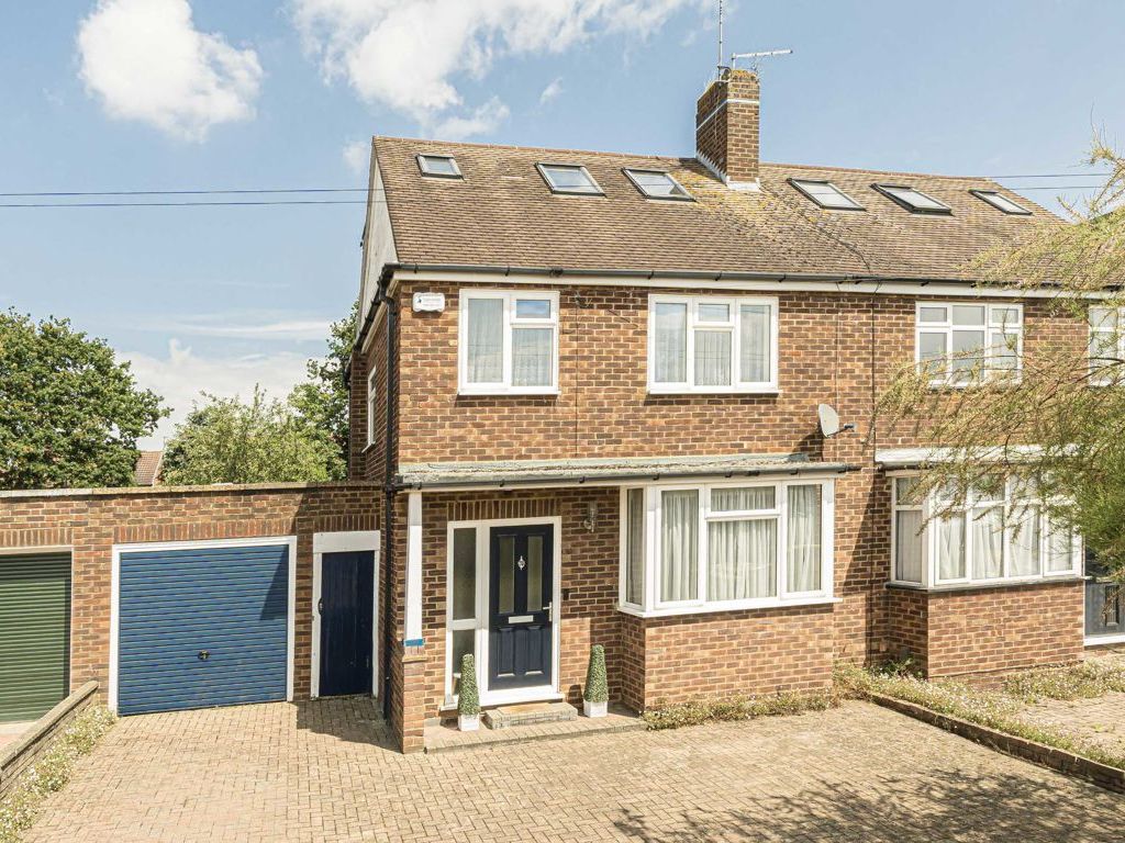 4 bed property for sale in Arnold Crescent, Isleworth TW7, £789,000
