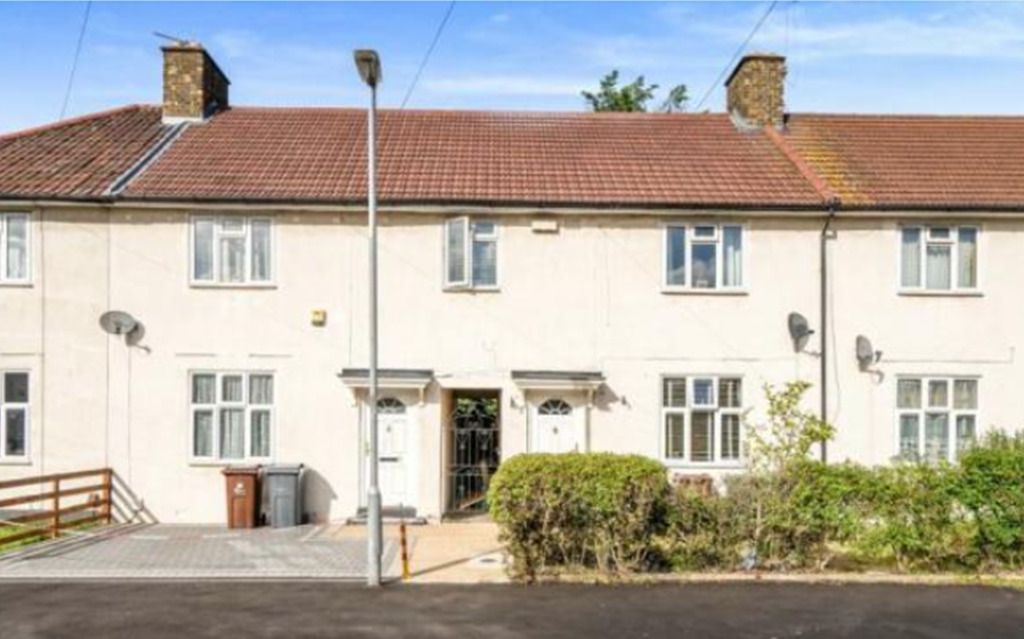 2 bed terraced house for sale in Lindisfarne Road, Dagenham RM8 Zoopla