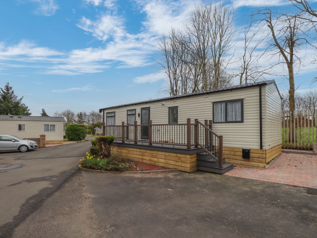 2 bed mobile/park home for sale in 33, Cairngorm Residential Park