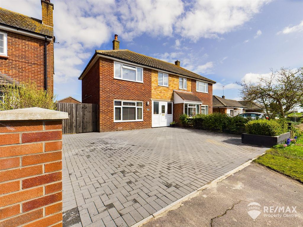 3 bed semidetached house for sale in Kreswell Grove, Dovercourt