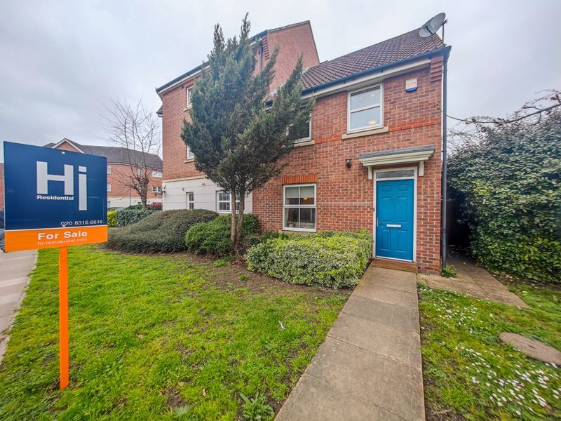 3 bed semidetached house for sale in Broadwater Road, London SE28, £