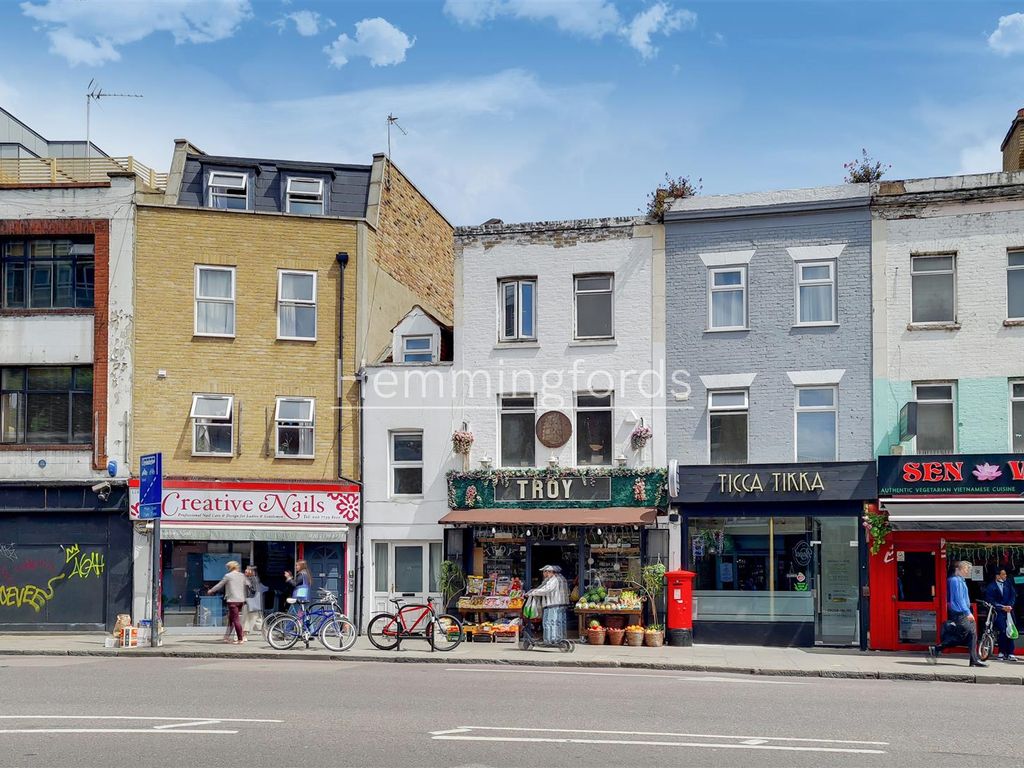 1 bed terraced house to rent in Kingsland Road, Shoreditch E2, £1,750