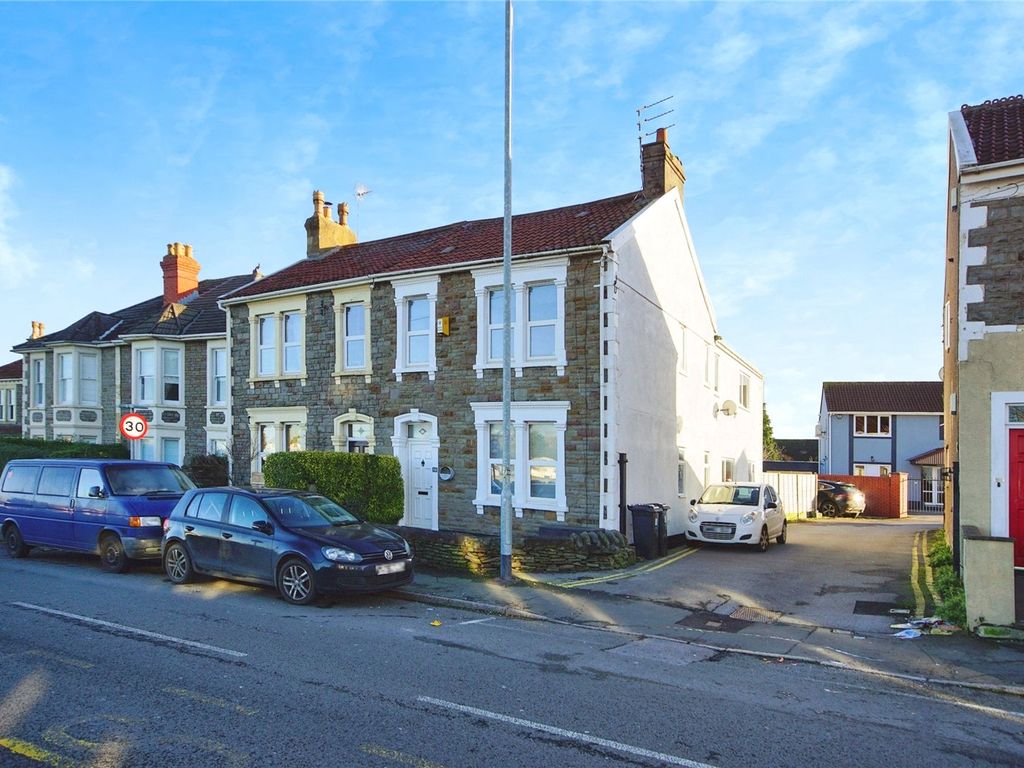 3 bed semidetached house for sale in North Street, Downend, Bristol