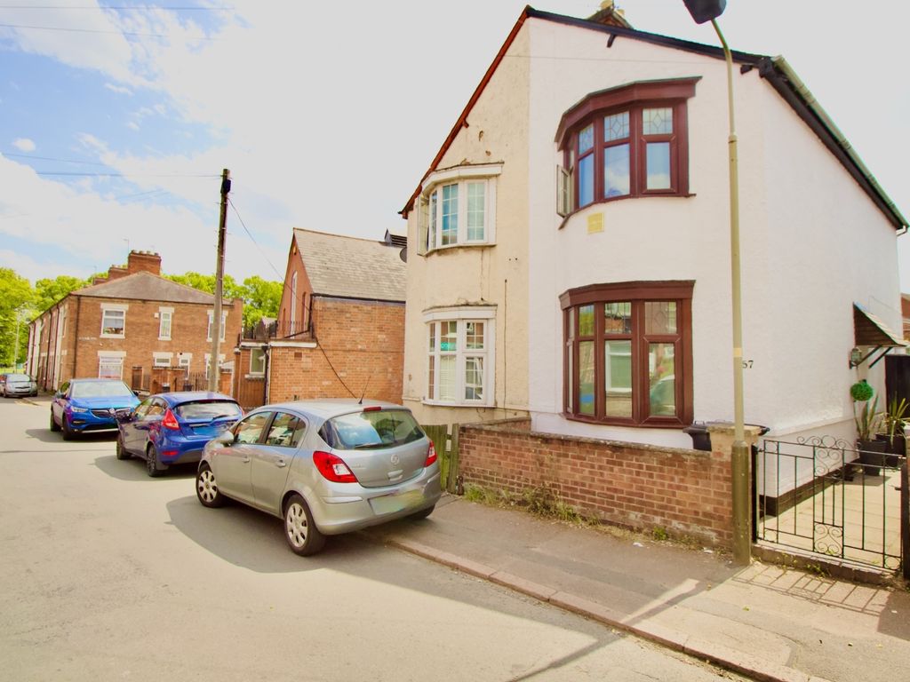 2 bed semidetached house for sale in Knighton Lane, Leicester LE2, £