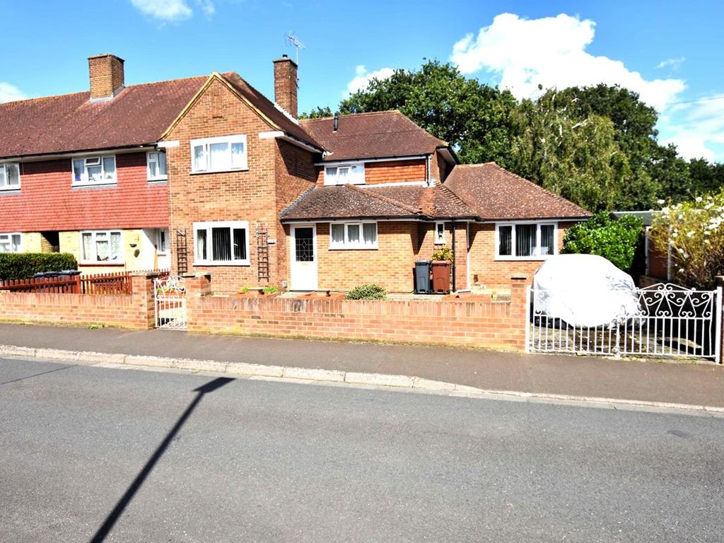 3 bed end terrace house for sale in Avenue, Feltham, Middlesex