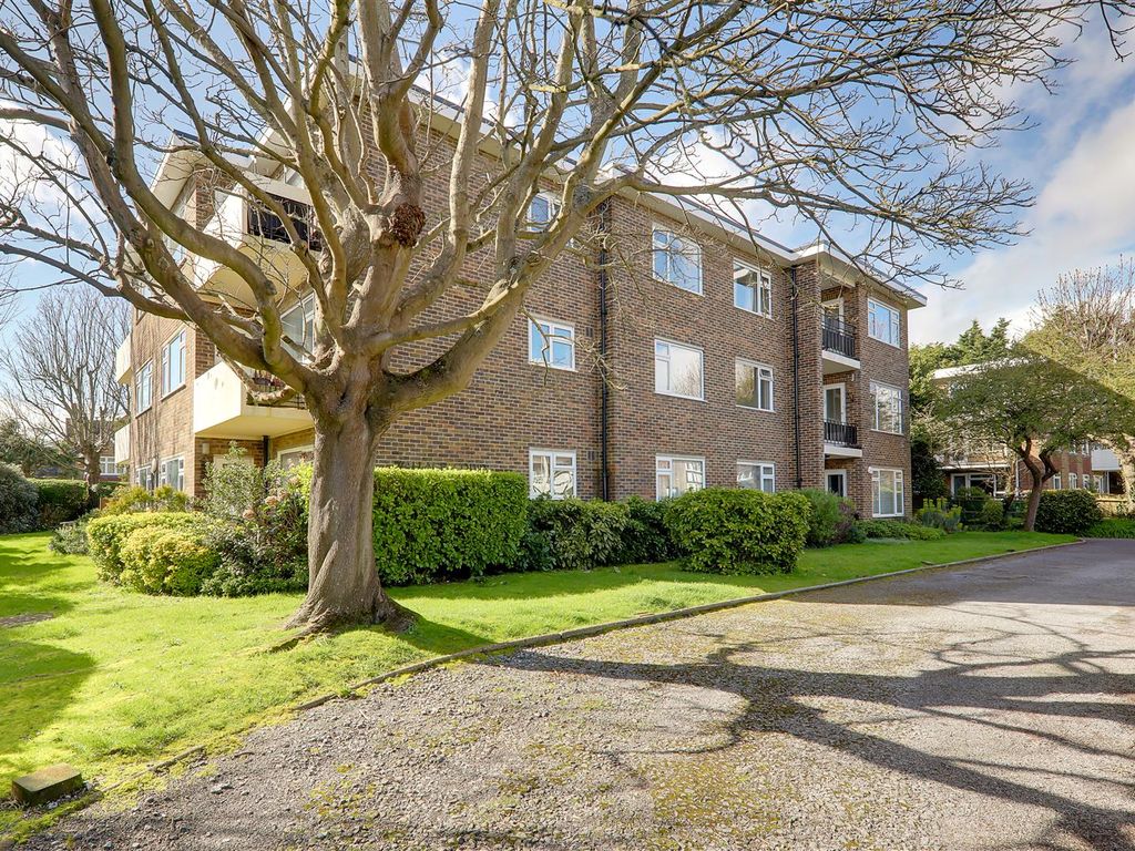 1 bed flat for sale in Wallace Court, Wallace Avenue, Worthing BN11, £