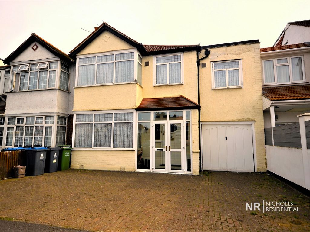 5 bed semidetached house to rent in Hook Rise South, Surbiton, Surrey